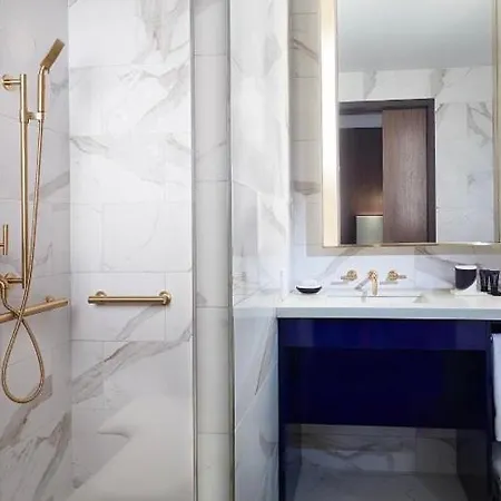 Hanza Tower Center With Pool & Sauna & Jacuzzi Appartamento